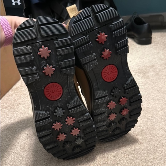 UGG Emmett duck boot Tan and Black Weather-Resistant Snow Boots - Picture 6 of 8